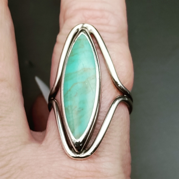 Sterling Silver and turquoise ring. Size 8 - Picture 2 of 4